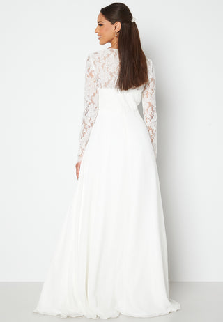 Scallop V-Neck Lace Gown