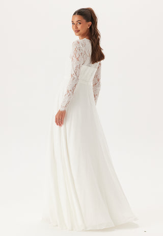 Scallop V-Neck Lace Gown
