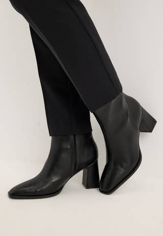Classic Heeled Boot Black