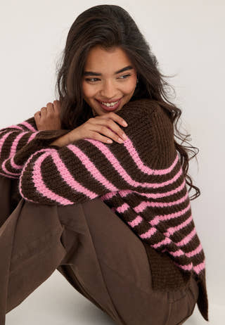 Onlmaggie Ls Long O-neck Cc Knt Brown