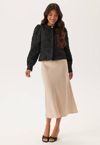 bubbleroom-brocade-short-jacket-black_3_1_9ba5ea37-0066-460c-8360-5b61e8a302bf