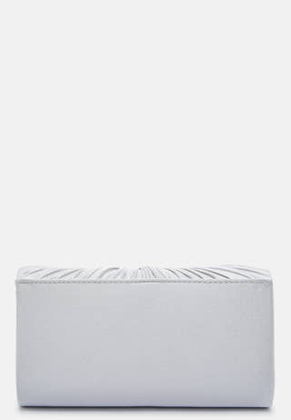 Knot Clutch