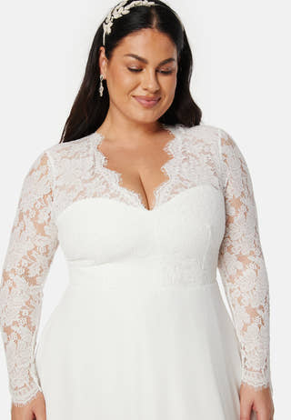 Scallop V-Neck Lace Gown