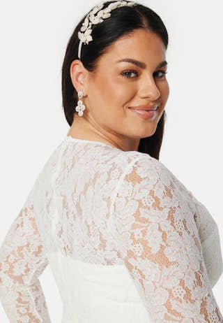 Scallop V-Neck Lace Gown