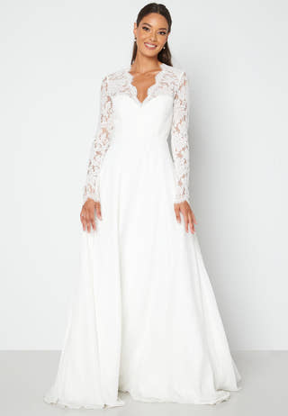 Scallop V-Neck Lace Gown