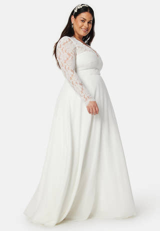 Scallop V-Neck Lace Gown