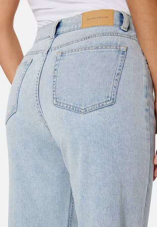 Wide Straight Jeans