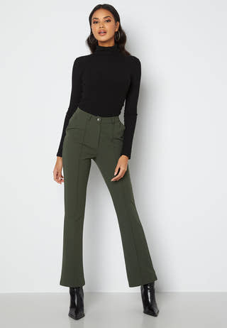 Sarika Turtleneck Top