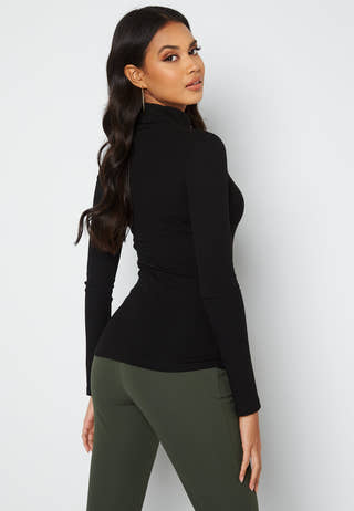 Sarika Turtleneck Top