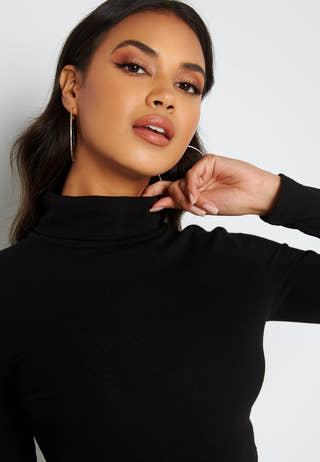 Sarika Turtleneck Top