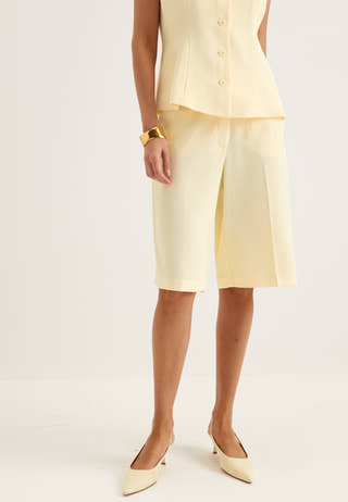 bubbleroom-straight-city-shorts-light-yellow_2