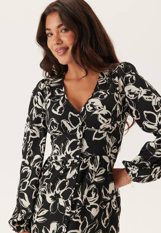 bubbleroom-structure-button-midi-dress_10_22550bbf-b771-408a-bf5c-e200e0526455