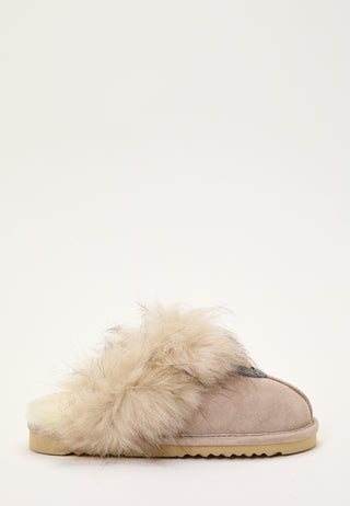 canada-snow-edmonton-fluffy-slippers_1
