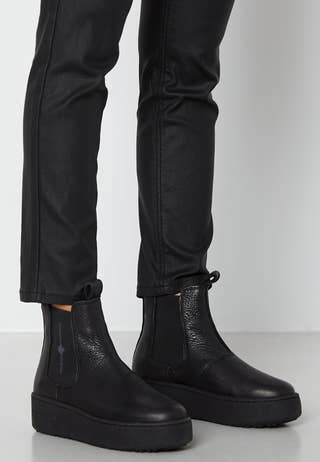 Mount Alexis Black Leather