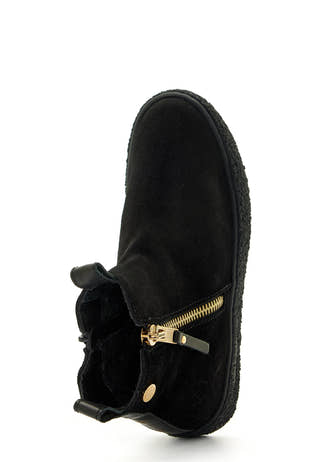 Mount V. Zip Boots