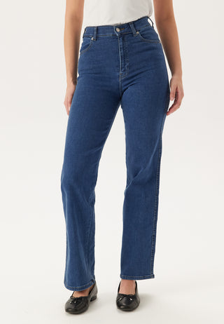 Moxy Straight