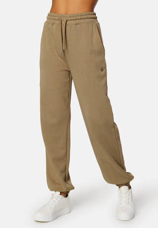 Icon Essential Pants