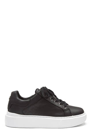 Ivee Sneakers