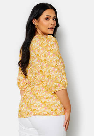 Jalona wrap top