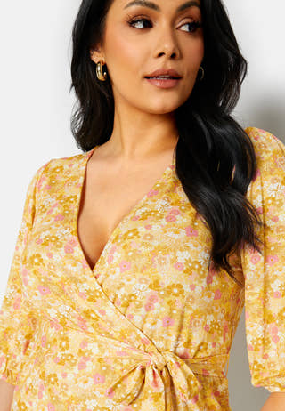 Jalona wrap top