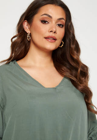 Lota 3/4 V-Neck Top