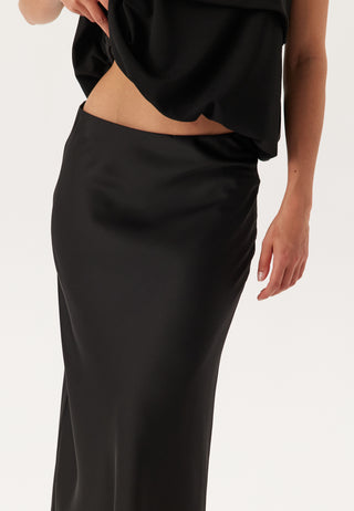 Onlchigo Ankel Satin Skirt