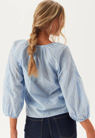 Onlzion 3/4 V-NECK EMB TOP WVN