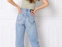 preview_images/1064972795-2b7b85d118f1bdea96e482706c890eedfc48af639505b5b72070871fcdfd68d0-d_200x150_d33fc8d0-a1c1-4004-87aa-ac7267fe93f3