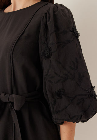 Vimala O-neck 3/4 EMB. DRESS