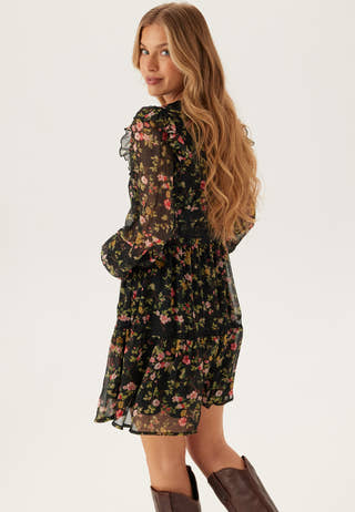 vila-viroman-new-v-neck-ls-short-dress-black-aopflowers-_2_3884efd4-cd9f-45d3-93da-f85ae75112fe